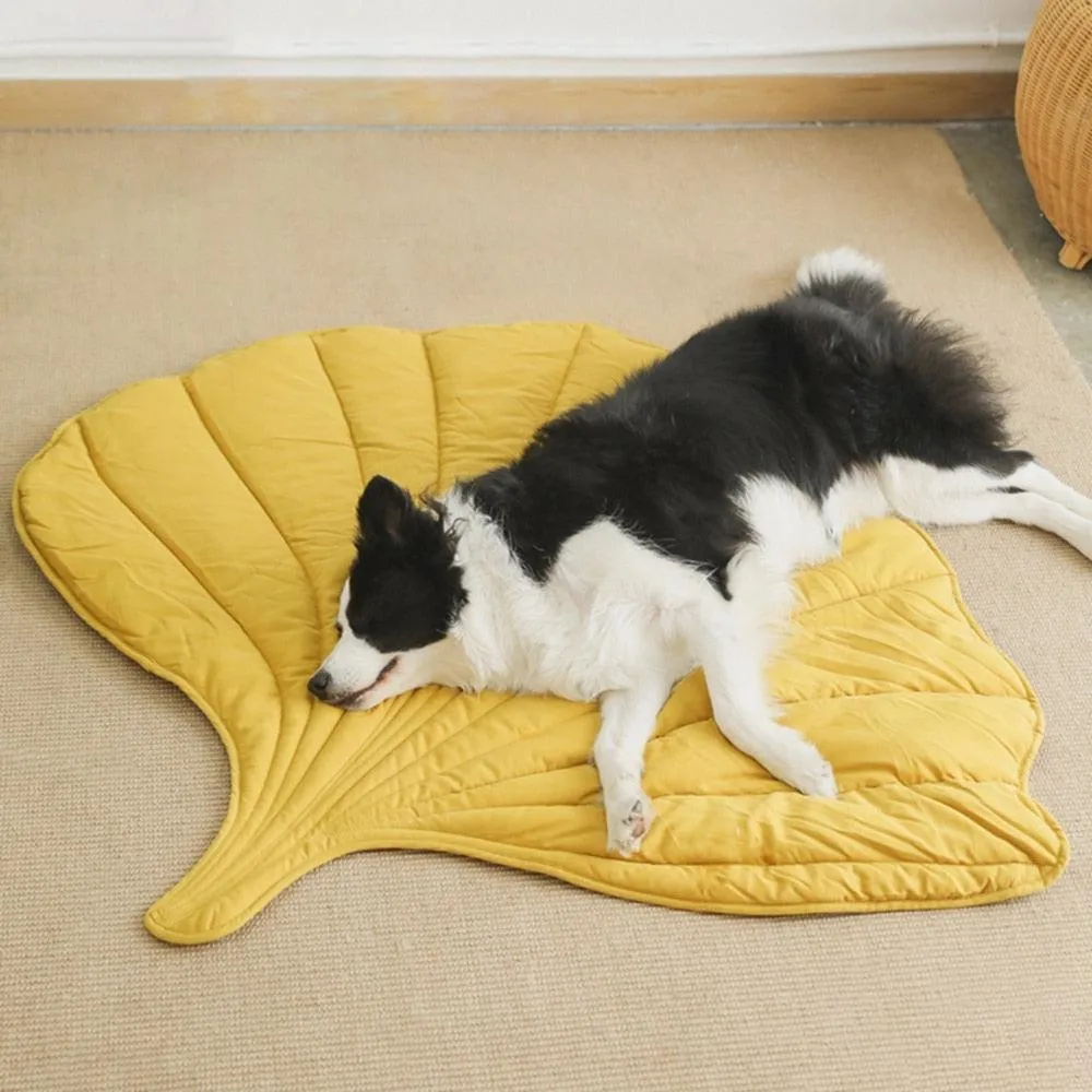 Leaf Shaped Dog Blanket