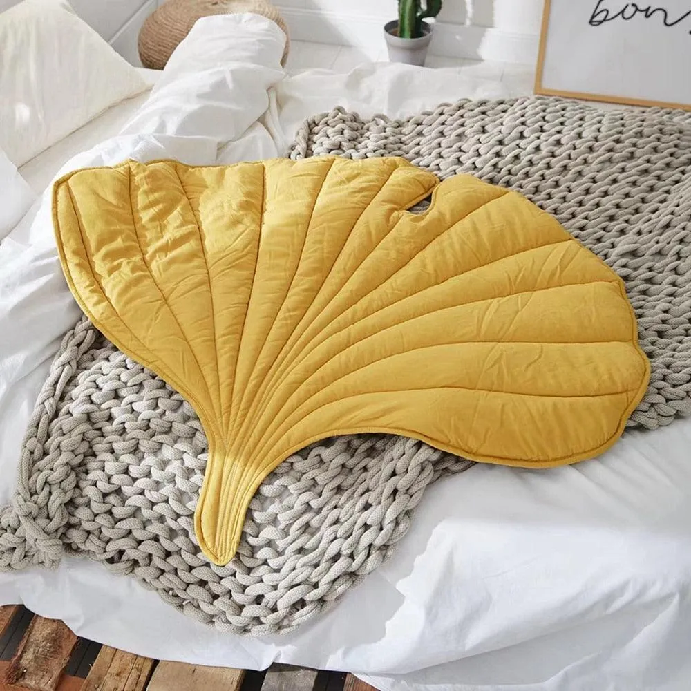 Leaf Shaped Dog Blanket