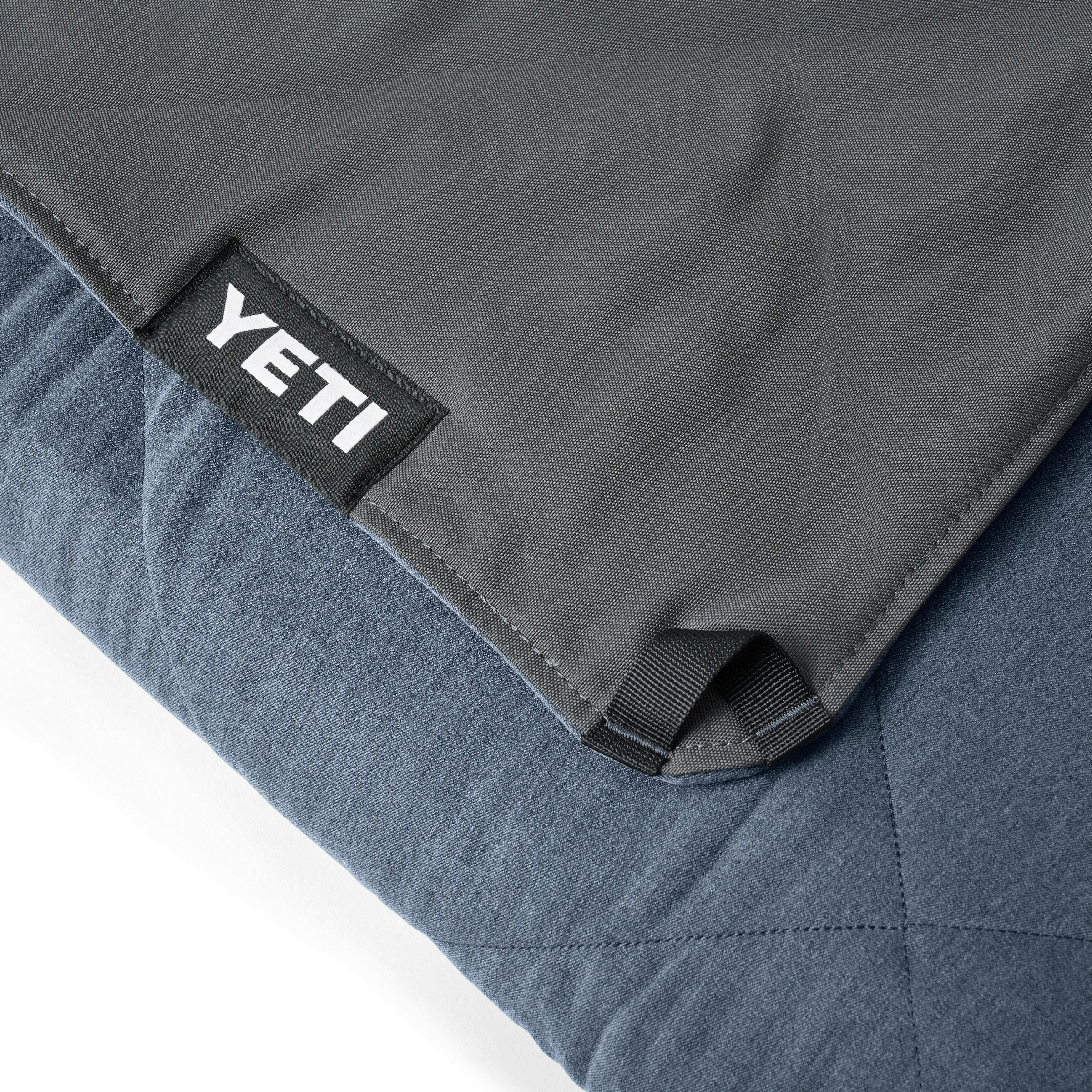 Lowlands Blanket in Navy