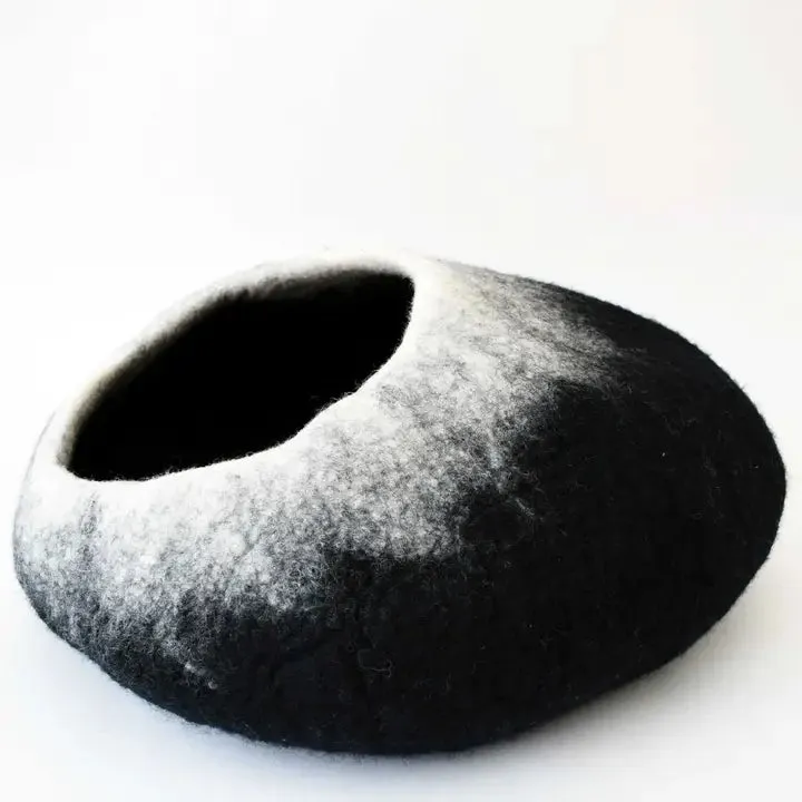 Ombre Wool Pet Cave, Black & White