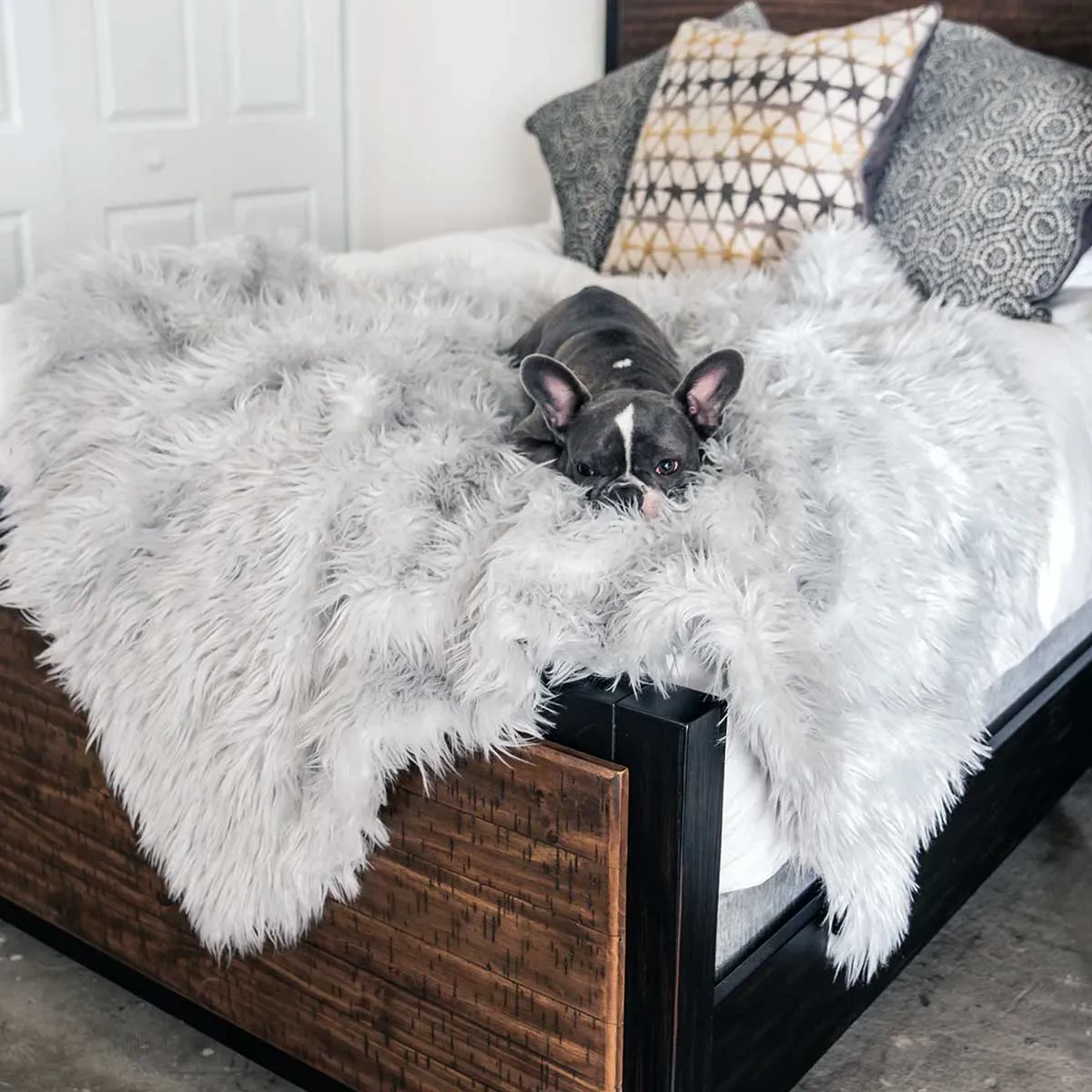 PupProtector Waterproof Throw Blanket - Lt Gray Faux Fur